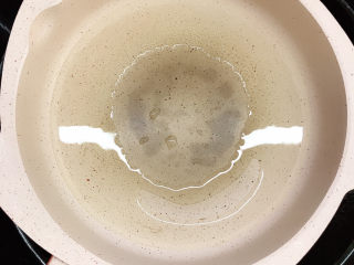 8、蒜泥黄瓜,热锅冷油