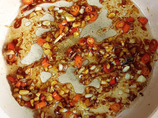 13、蒜泥黄瓜,拌匀后关火