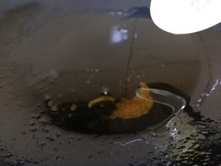 15、黄瓜拌猪耳朵,搅拌均匀。