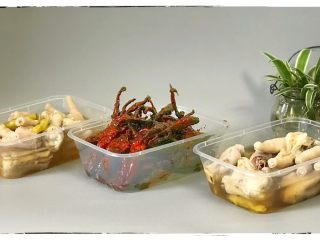 13、甜辣口秘制酱鸭舌,前面介绍了我是在高速路上当零嘴小食，所以冷凉后就早早的打包啦，你学会了么