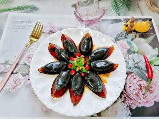 16、尖椒皮蛋,拍上成品图，一道美味又快手的尖椒皮蛋就完成了。