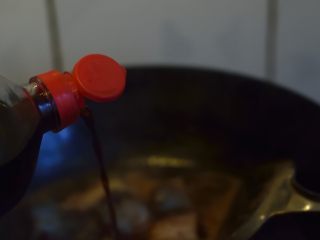 5、肉汁兰花干,别的生抽、冰糖、料酒等都不能少。