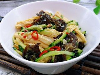 15、黄瓜拌腐竹,太好吃了，超级喜欢。