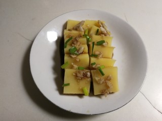 16、嫩滑胡萝卜皮冻,浇上水蒜泥酱汁