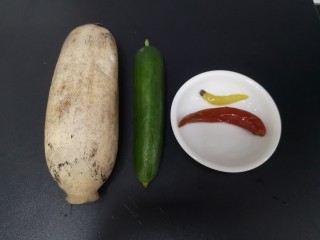 1、糖醋莲藕,食材备好