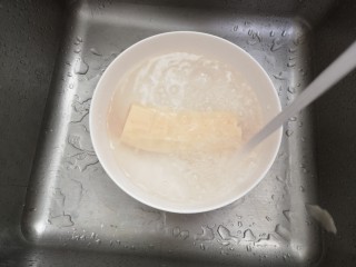 5、糖醋莲藕,清洗