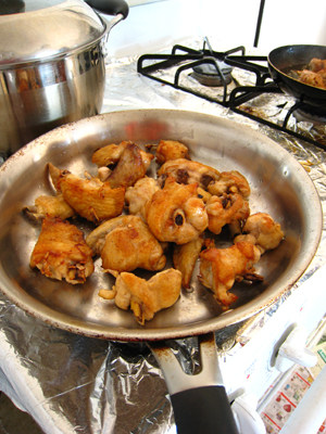 3、辣子鸡翅,捞出控干油