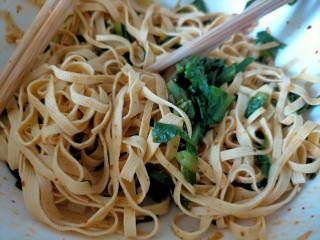 15、凉拌千张,搅拌均匀即可食用