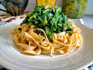 16、凉拌千张,装盘上桌