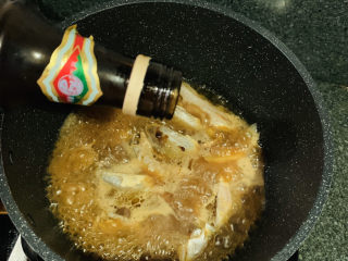 11、红烧小黄鱼,加料酒少许；