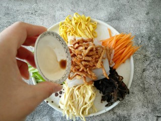 20、东北大拉皮,加醋(喜欢吃酸的可以多放一些醋)。