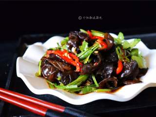 11、凉拌木耳,凉拌木耳制作方便，味道鲜美、营养丰富