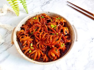 12、红烧章鱼,红烧章鱼口感弹牙，肉质鲜美，烹饪起来也非常地简单。