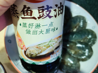 9、蒜蓉蒸大虾,加蒸鱼豉油；