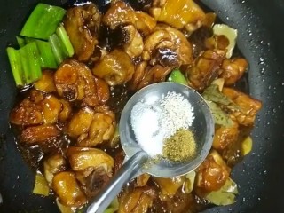 7、红烧鸡腿,盐，鸡精，十三香