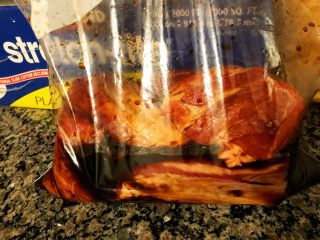 6、砂锅三酱牛肉（精华版）,再淋上酱油，酱油没过牛肉一半高就够了。