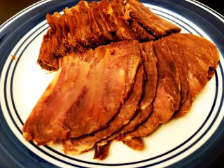 21、砂锅三酱牛肉（精华版）,冷藏2小时后，就可以直接取出切开吃了，想切多薄都行。下饭，下酒，当零食都很棒。