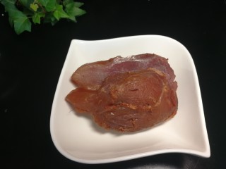 1、干煸牛肉,卤牛肉一块