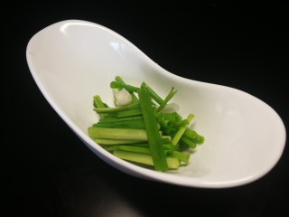 3、干煸牛肉,小葱切段