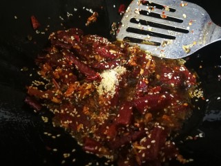 13、干煸牛肉,然后放入鸡精炒均