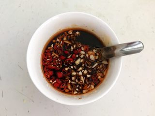 20、捞汁北极贝,调匀