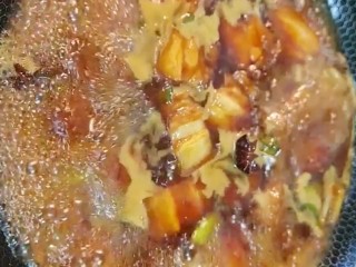 9、红烧肉,大火煮开转小火慢炖四十分钟