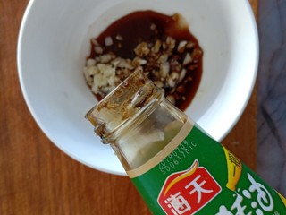 13、凉拌腐竹黄瓜,到了一点点的耗油