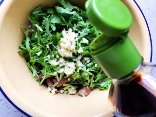 17、蒜蓉茄子芝麻菜,加适量生抽