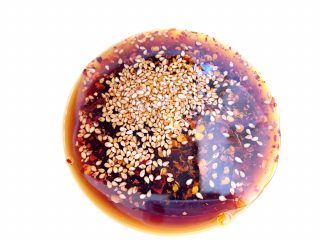 18、麻辣鸡丝,调配好的酱汁