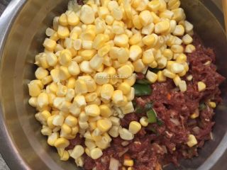 8、沙茶牛肉饭,加入玉米粒