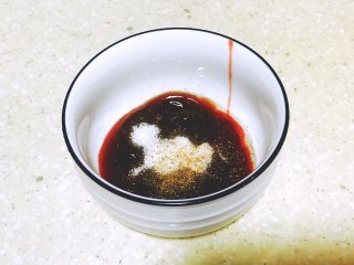 6、浅湘食光&蜜汁叉烧,加入盐1g,胡椒2g,糖2g