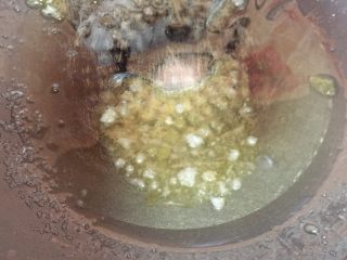 8、吮指香卤鸡爪,要注意火候，不要烧糊了.