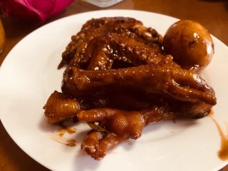 18、吮指香卤鸡爪,零食下酒，都非常的赞哦.