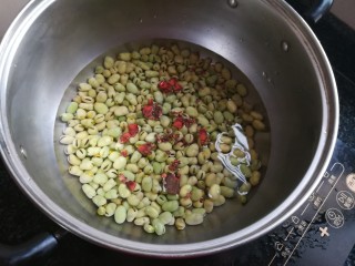 6、孔乙己爱吃的香酥茴豆,加清水浸泡一个小时