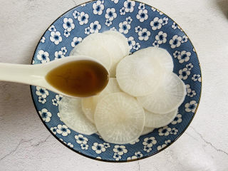 6、糖醋白萝卜,3勺香醋