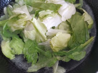 5、耗油西生菜,水开下西生菜