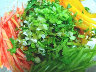 10、凉拌鸡丝,放鸡丝中