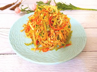 16、凉拌鸡丝,成品图