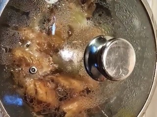 7、可乐鸡翅,盖上盖子焖十五分钟