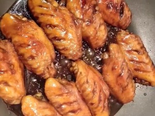 8、可乐鸡翅,大火收干汤汁出锅