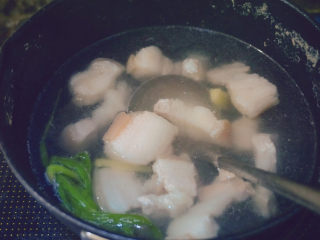 13、千张红烧肉,再熬煮2分钟