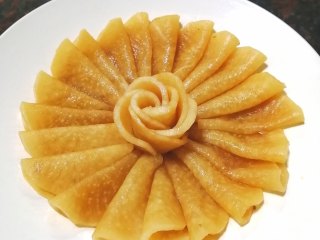 18、糖醋白萝卜,摆入盘子中间