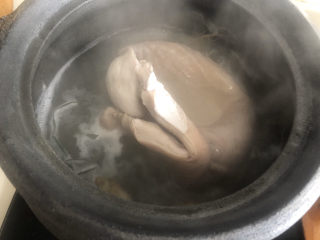 12、凉拌猪肚丝,转最小火慢炖。