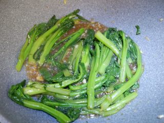 20、卡通大白饭团便当盒,翻炒均匀出锅前加少许盐调味即可