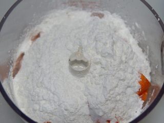 32、卡通大白饭团便当盒,将所有食材投入搅碎料理杯