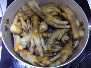 11、爽口凤爪,搅拌均匀