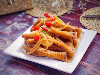 13、爽口凤爪,装盘