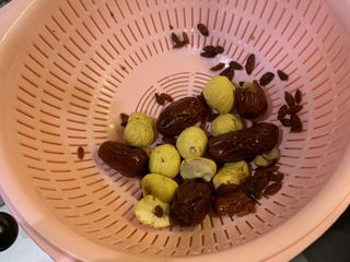 1、栗子红枣枸杞鸡汤,栗子，枸杞，红枣洗干净