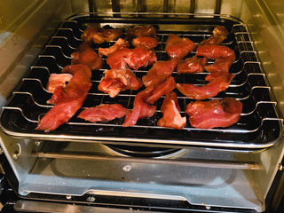 6、三眼荷包蛋叉烧饭,放入烤炉烤25-30分钟（具体时间看每个人烤箱）