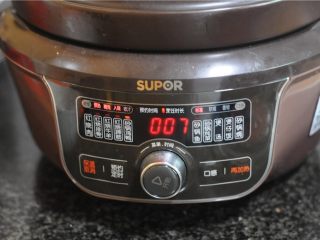 7、最适合夏天的下酒菜——香辣沙锅鸭,设置砂锅鸡鸭键，什么都不用管了，一个小时零十分钟，放心去玩吧